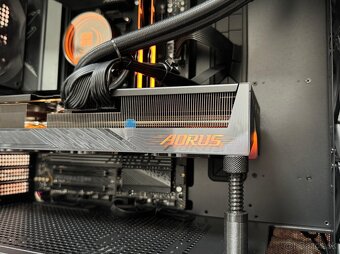 Ryzen 7 9800X3D\32GB\RX 9700XT\SSD\850W Zdroj - 7