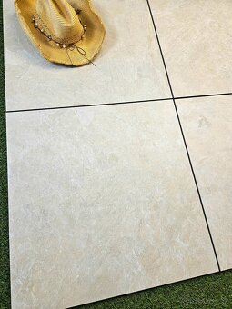 Dlažba protišmyk aj na terče 60x60x2cm, jemná krémova - 7