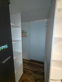 Skriňa s vnútorným aj vonkajším priestorom - 7