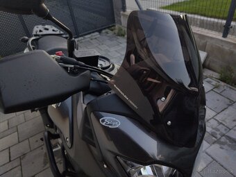 Suzuki DL650A V-Strom - 7