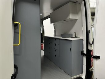 VW CRAFTER 2,0TDI  obytné - 7