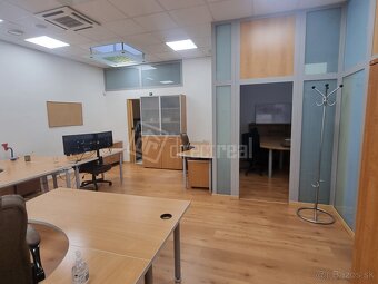Klimatizovaný priestor s 2 parkovacími miestami na ulic… - 7