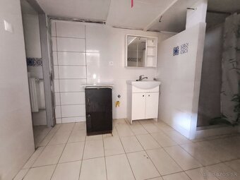 Rodinný dom v Košeci s potenciálom – rekonštrukcia alebo n - 7