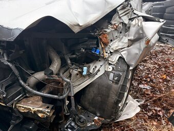 Predám havarovaný Nissan Xtrail - 7