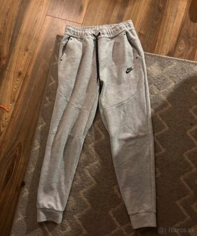 Šedé tepláky značky Nike Tech Fleece - 7