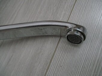 kuchynskú pákovú vodovodnú batériu a s dvomi batériovými pre - 7