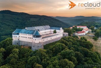 Slnečný pozemok pod hradom Červený Kameň, Častá - 7