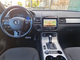 Predám Volkswagen Touareg II 3.0 V6 TDI 176 KW 8-Tiptronic - 7