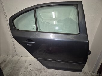 Predám zadné dvere na Škoda Octavia II 2 sedan - 9153 - - 7
