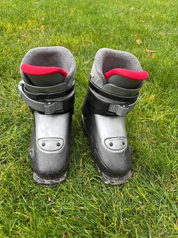 Detský lyžiarsky set (lyže, lyžiarky, palice) - 7