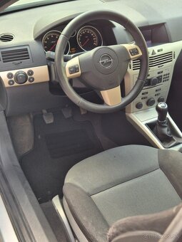 Opel Astra GTC - 7