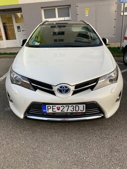 Toyota auris hybrid - 7