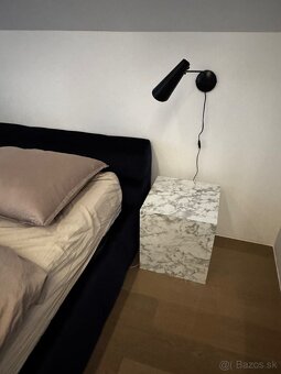 Postel s matracom a stolikmi - 7