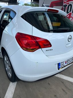 Opel astra 1,4 benzín rok 2010 - 7