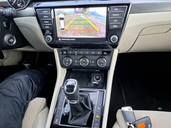 Superb Combi 2,0 TDI Style 110kW Alcantara - 7