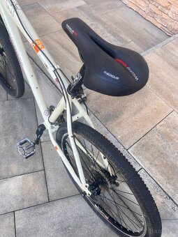 Biely horský bicykel. - 7
