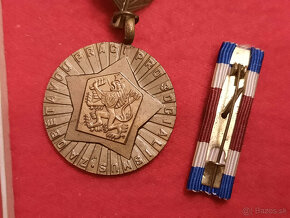 Medaile, vyznamenania ČSSR - 7