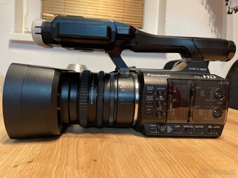 PANASONIC AG AC30 - 7