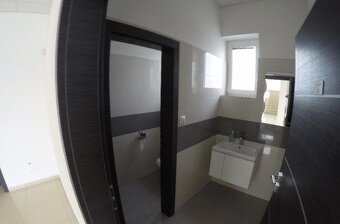 4 kancelárie v modernom objekte pri Nitre - 7