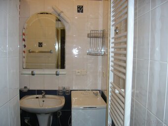 Menšia samostatná neprechodná izba v Ružinove - 7