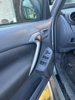 Rozpredám Toyota Rav 4 4x4 - 7