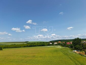 Veľký rovinatý pozemok v Uníne – 4877 m2 priestoru pre... - 7