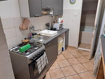 Na predaj dva rodinné domy vo Vrábloch - 7