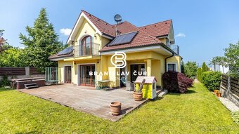6 IZB. DOM NA PEREŠI S JAZIERKOM A NÁDHERNOU ZÁHRADOU - 7
