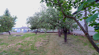 Rovinatý a slnečný pozemok v pokojnej obci Kašov - 7