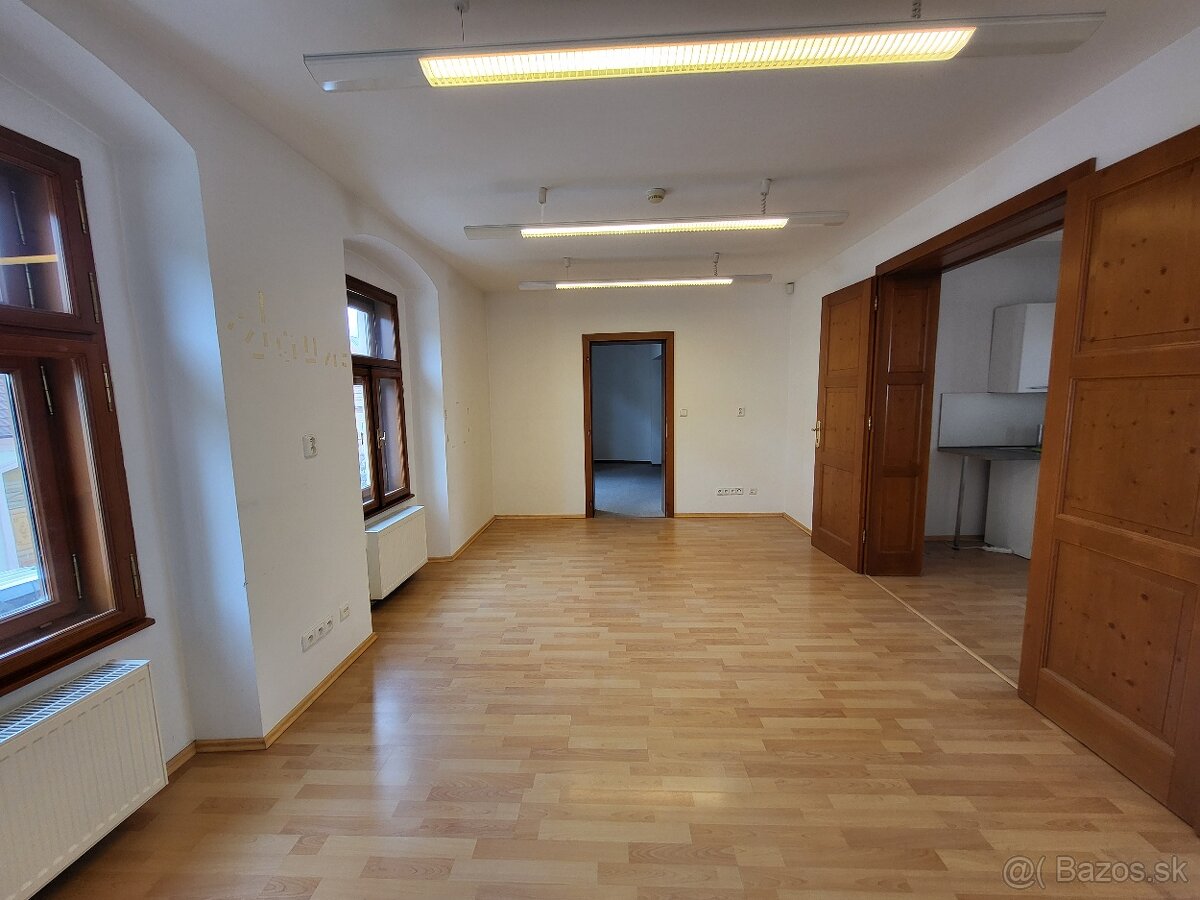 KANCELÁRSKY PRIESTOR - (6 MIESTNOSTÍ) 102,20m², PEZINOK - 8