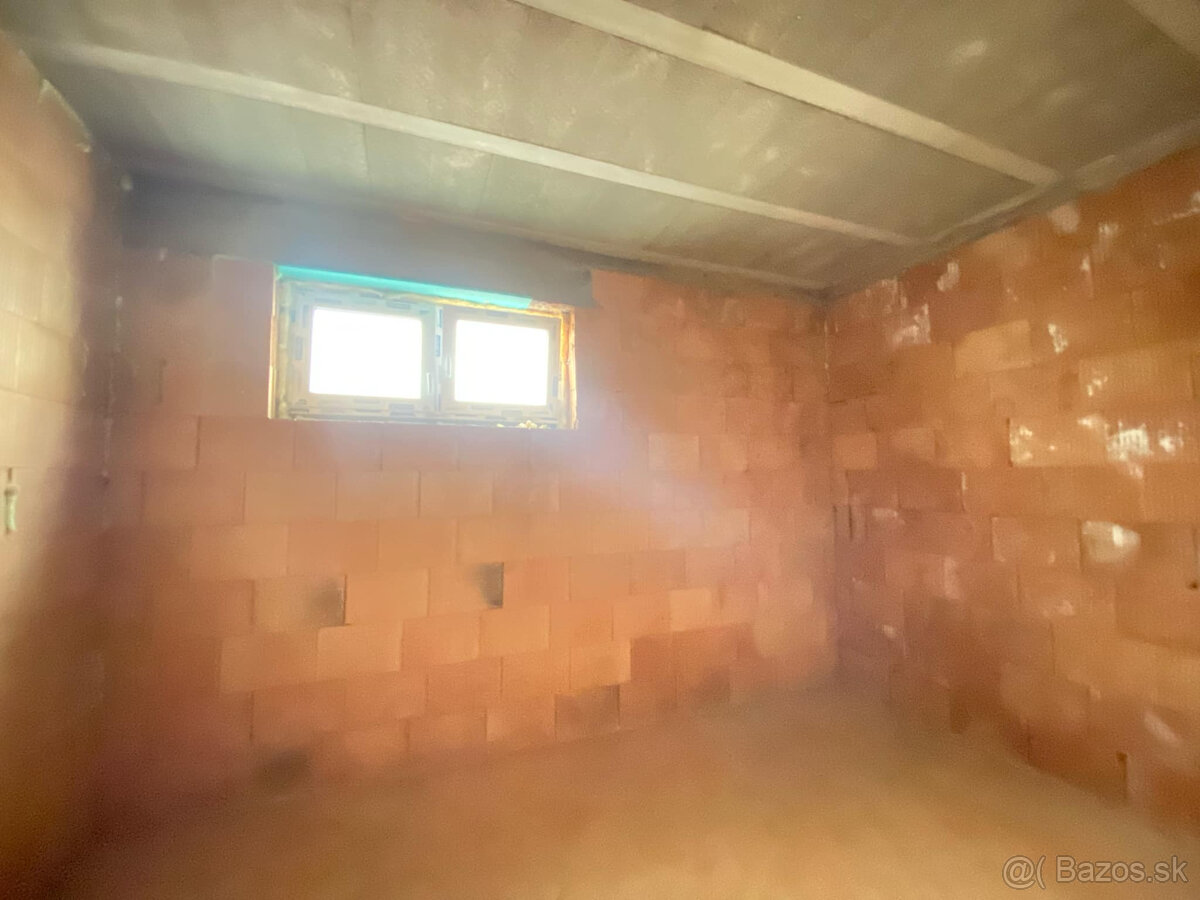 Na predaj 5 izbový rodinný dom v obci Dunajský Klátov s možn - 8