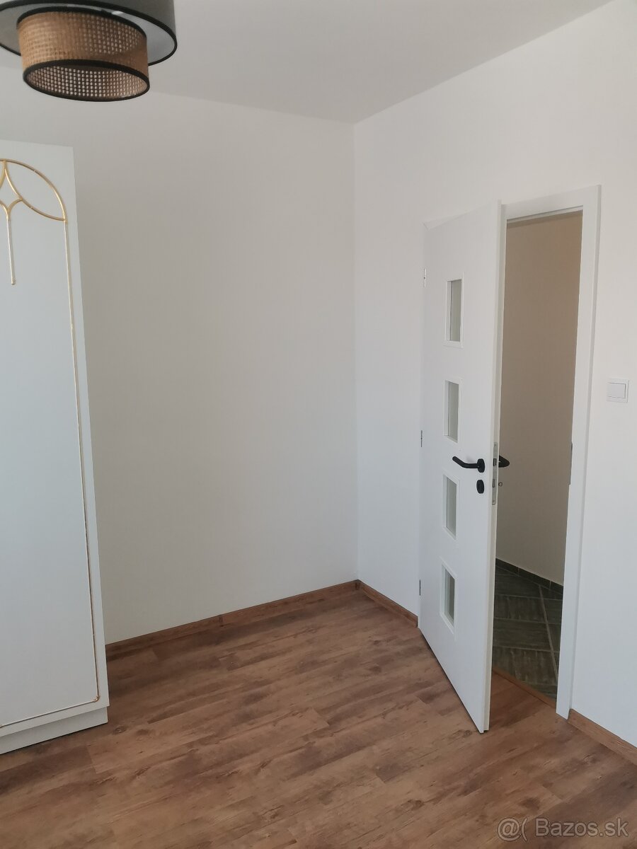 Prenájom 2 izbový byt Krompachy (Lorencova ul,centrum) - 8