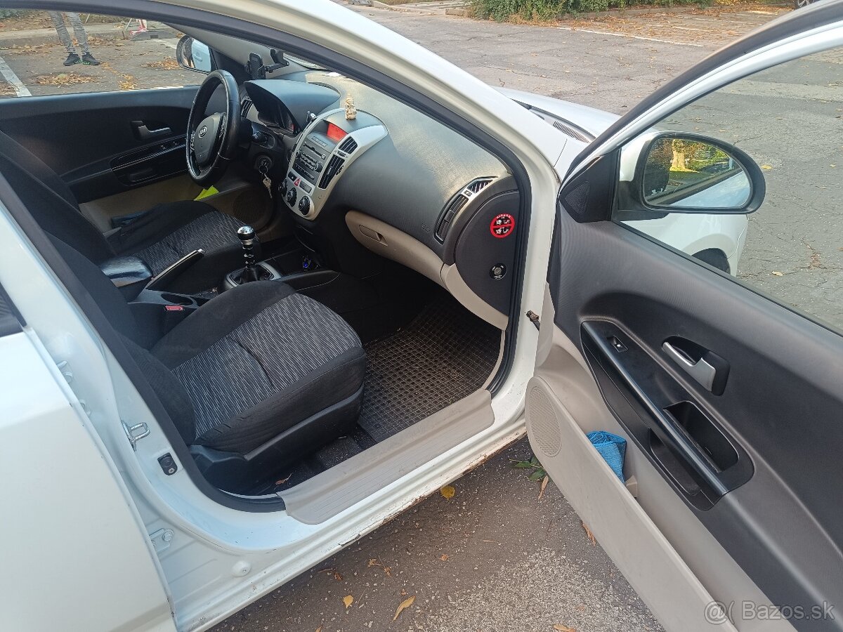 Kia Ceed Combi 2,0 CRDI - 8