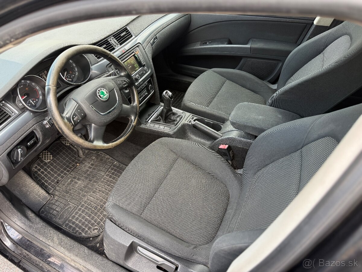 Škoda Superb Combi 1.6 TDI 77kW 2011 - 8