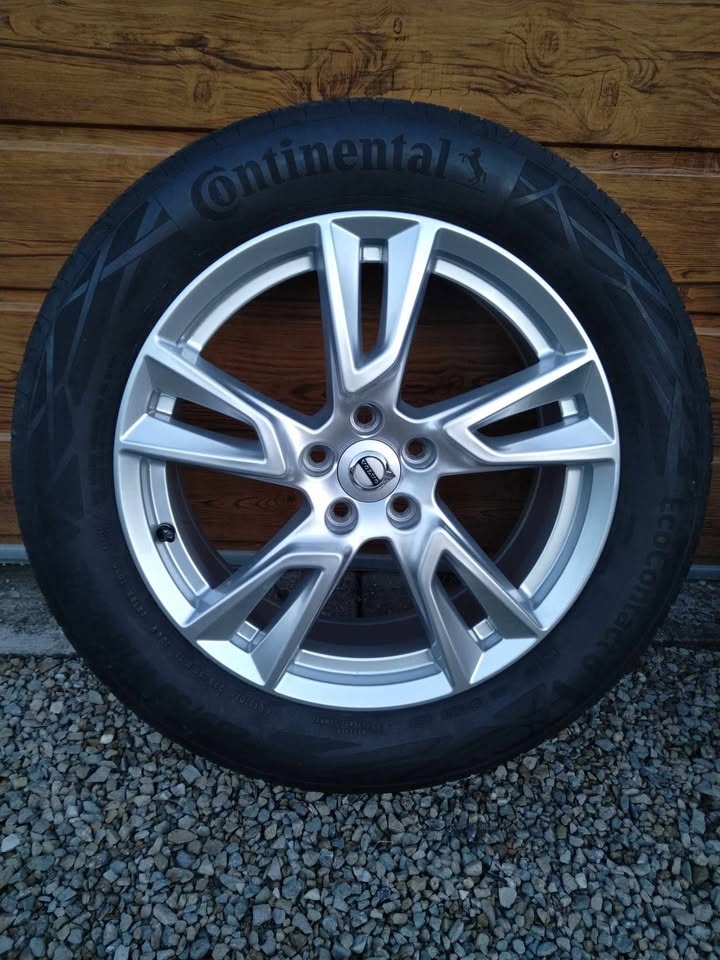 235/60 R 18 zimné + alu VOLVO. - 8