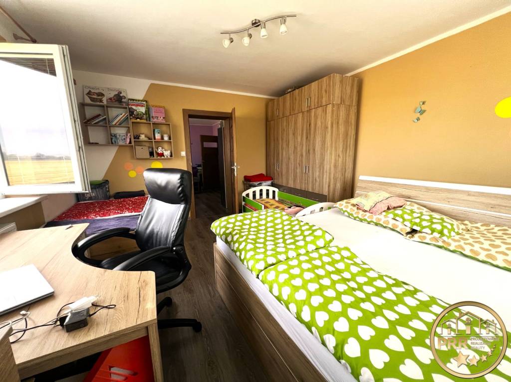 ZNÍŽENÁ CENA Pekný čiastočne prerobený rod.dom, V. Ch - 8