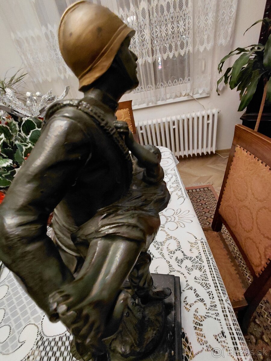 . SOCHA NA MRAMOR. PODSTAVCI - 8