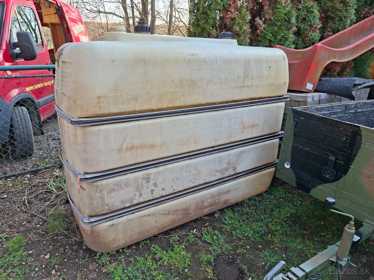 Plastová nádrž - 8