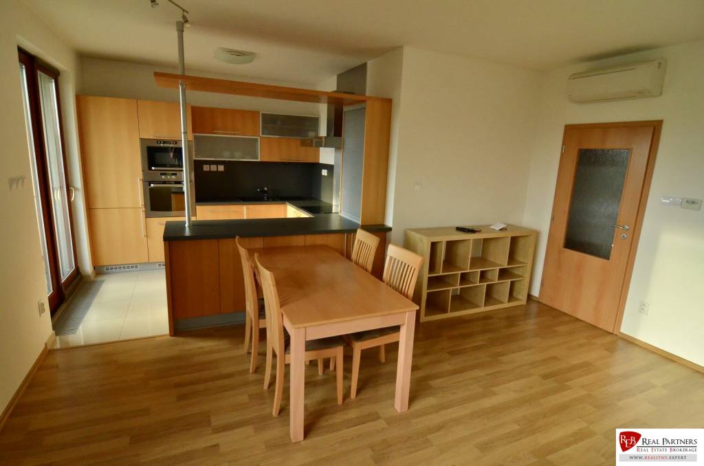 REB.SK Prenájom veľkého bytu v obľúbenej lokalite Bratislava - 8