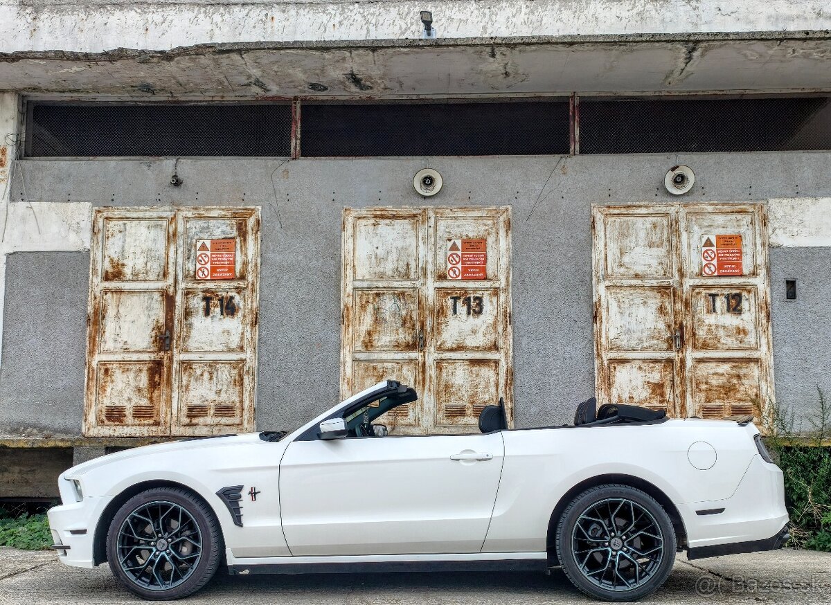 FORD MUSTANG CABRIO 3,7 V6 - 8