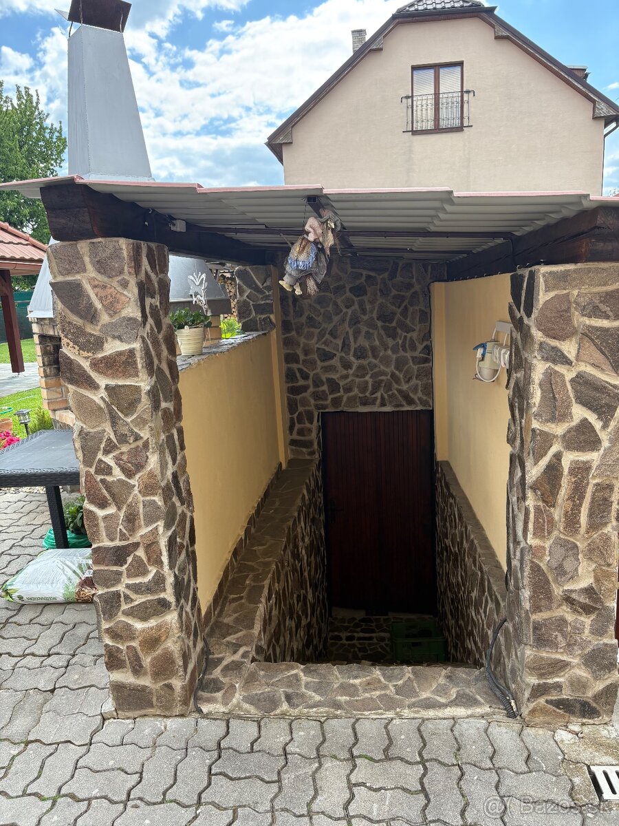 POKOJNÉ BÝVANIE V RODINNOM DOME V ŽIARI NAD HRONOM - 8