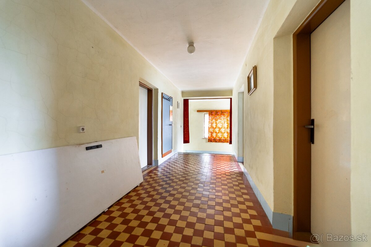 Na predaj rodinný dom v krásnym pozemkom v obci Sačurov - 8