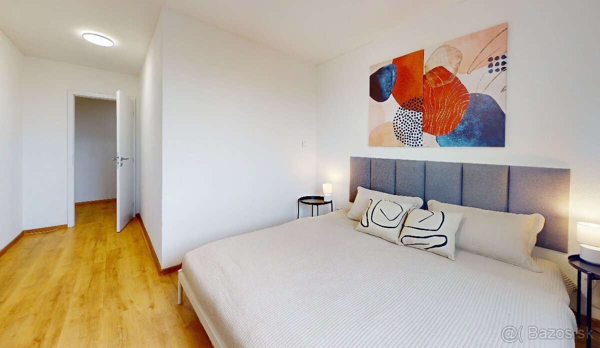 Moderný komplet zrekonštruovaný 3 izbový byt s balkónom - 8