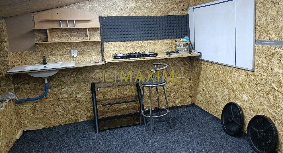 Ponúkam na predaj rodinný dom v obci Ružindol, vhodný na pok - 8