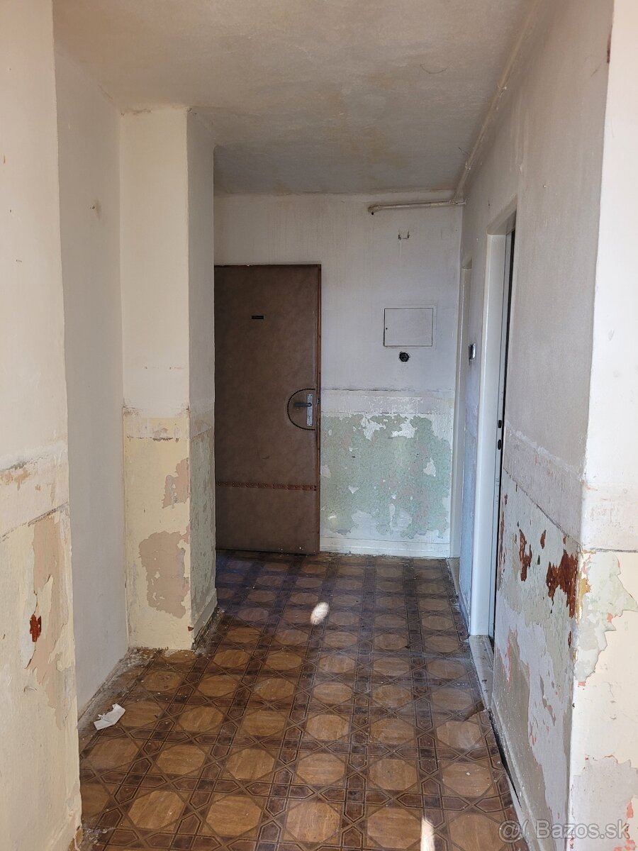 Veľký 2 izb. byt, ul. Školská - 8