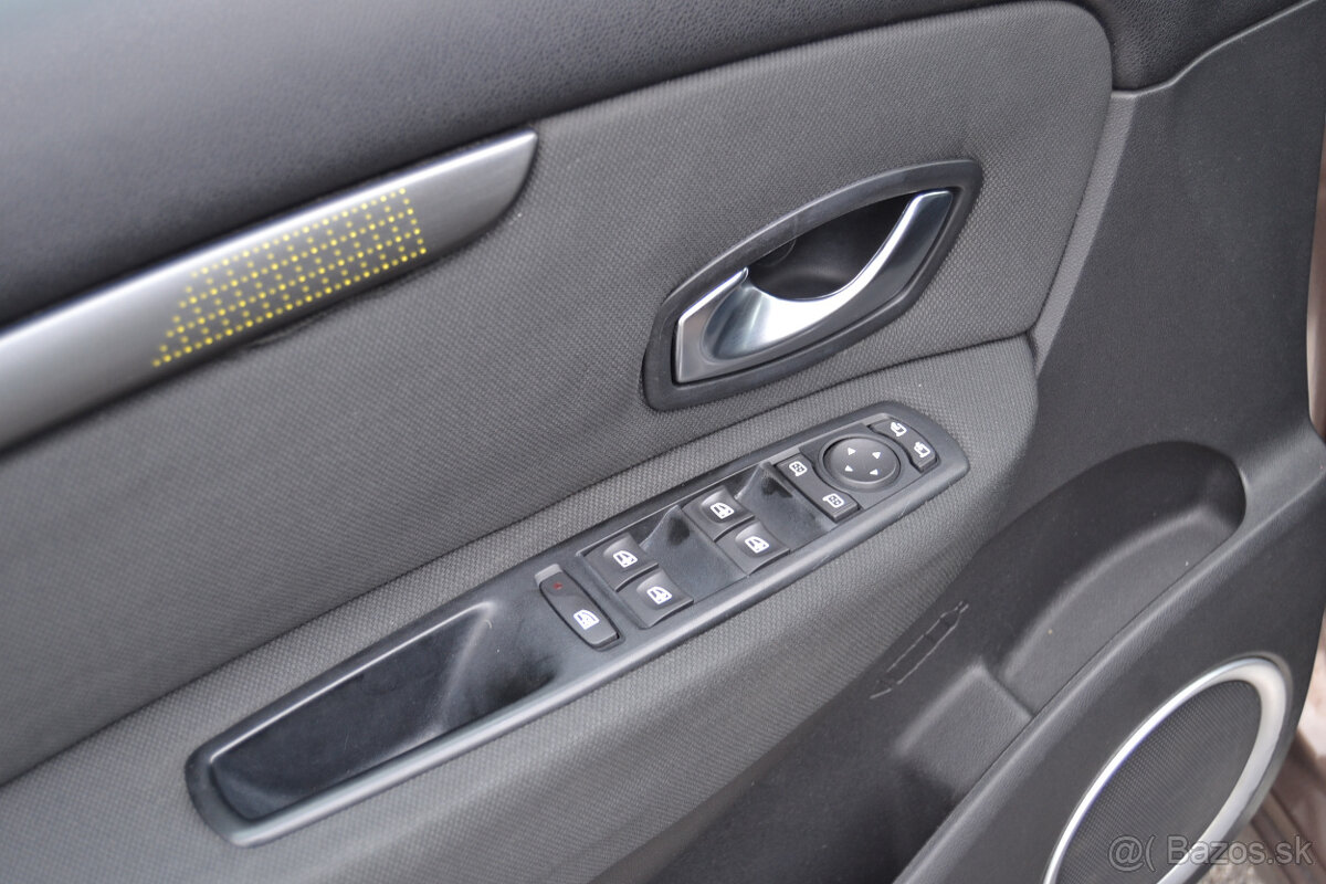 Renault Mégane Scénic - 8