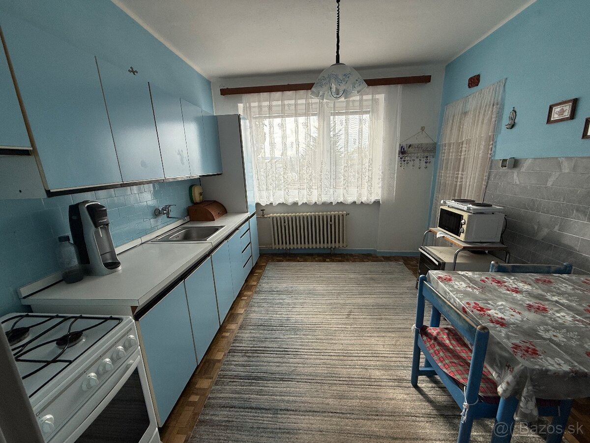 Rodinný dom s pozemkom v Kozárovciach - 8