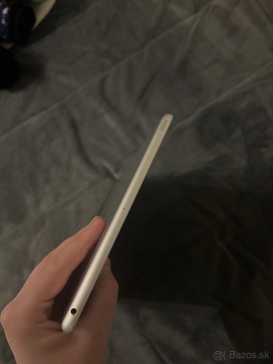 iPad 5. generácie 32 GB - 8