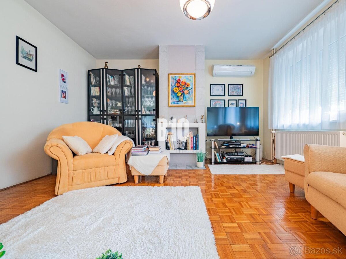 PRIESTRANNÝ RODINNÝ DOM s garážou v pokojnom prostredí mesta - 8