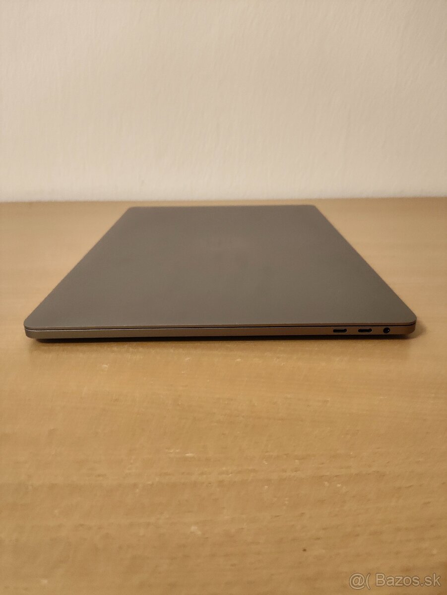 MacBook Pro 15 2018 | Core i7 • 16GB • SSD - 8